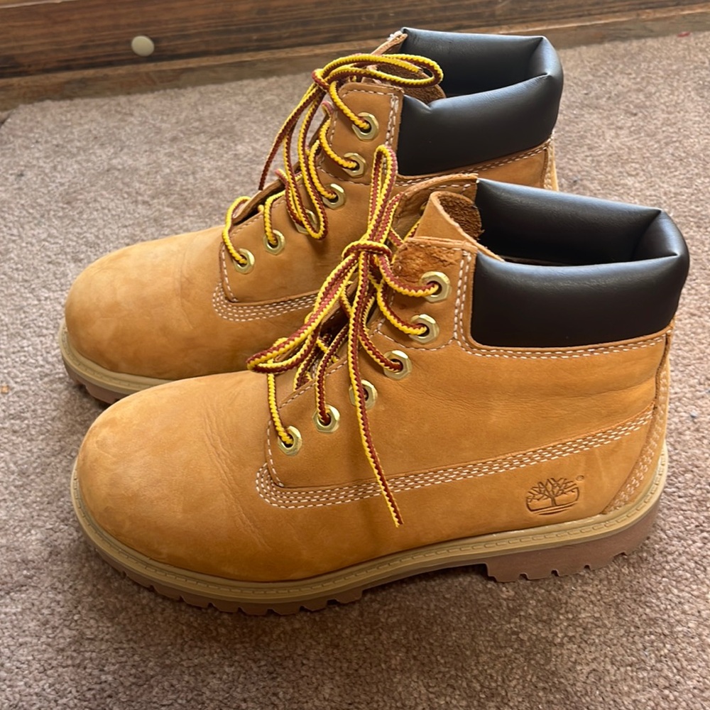 Timberland boots YOUTH size 1.5 in great condition!
